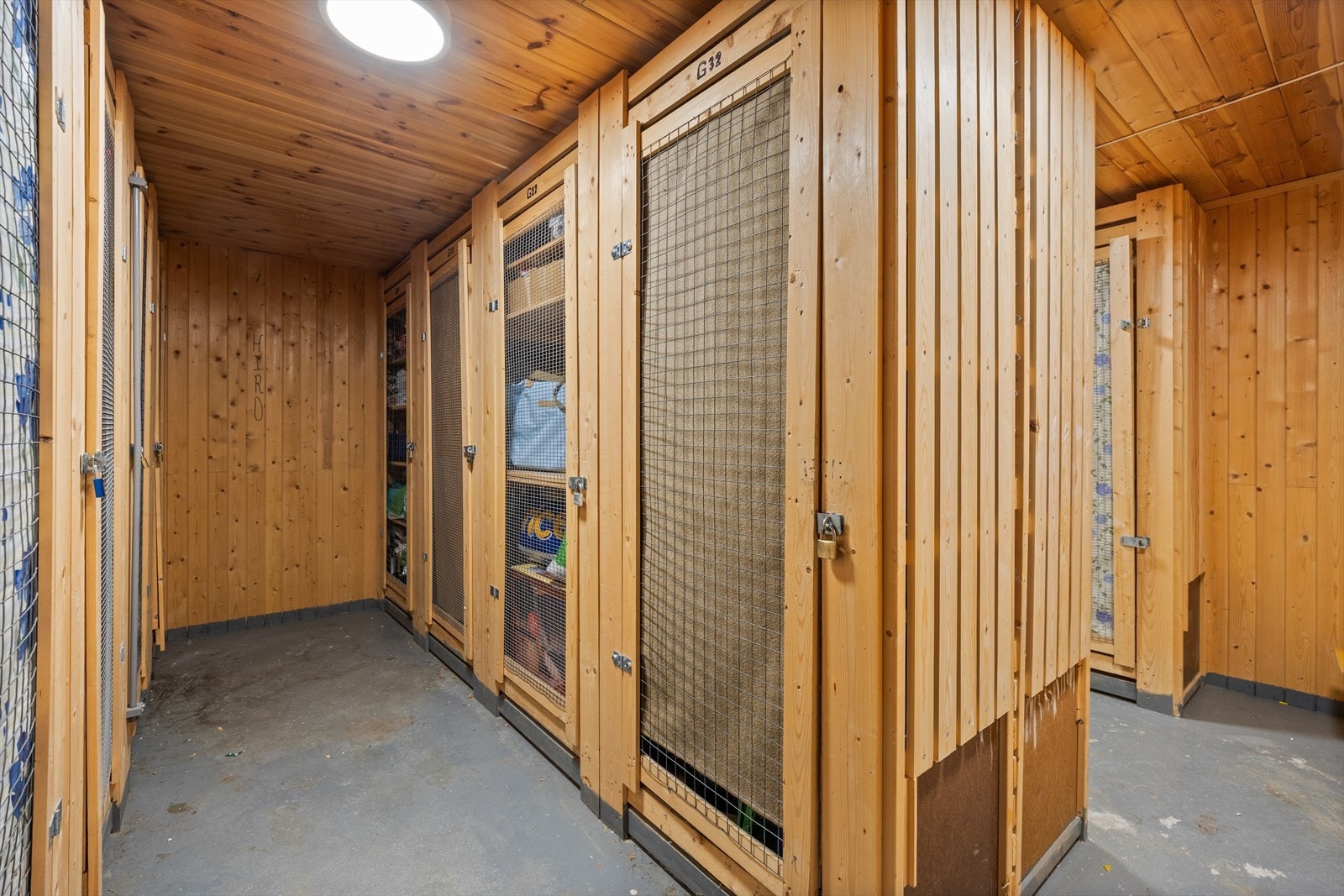 Leiligheten disponerer en matbod/kjølebod Galleribilde