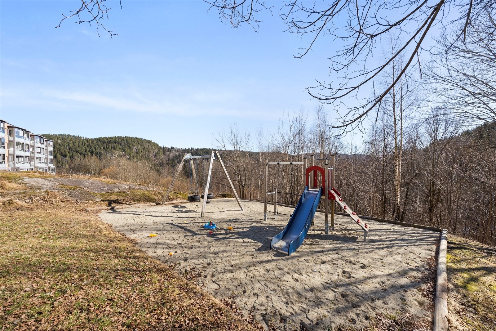 Felles lekeplass for de små i borettslaget Galleribilde