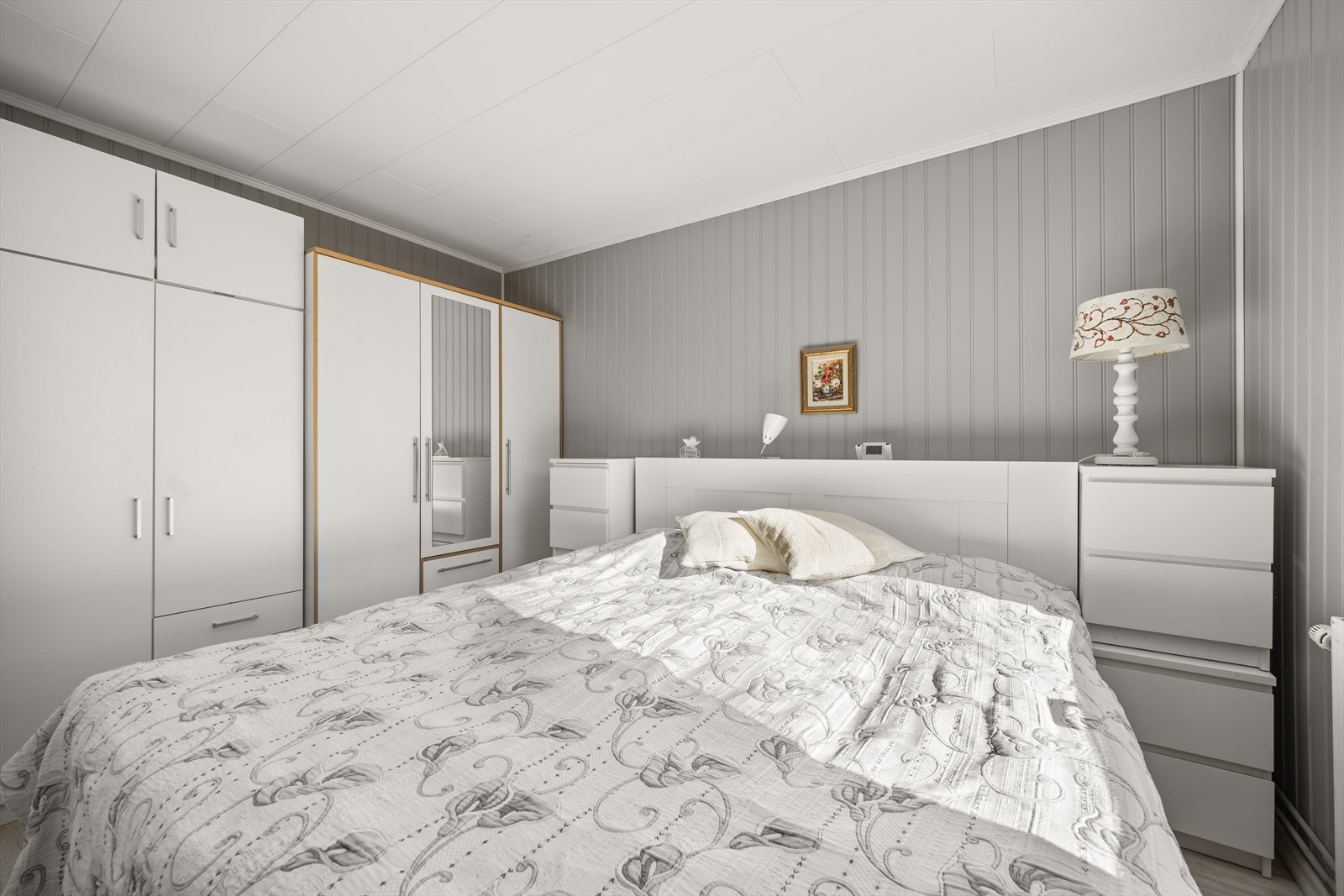 Godt med oppbevaringsmuligheter i skap Galleribilde