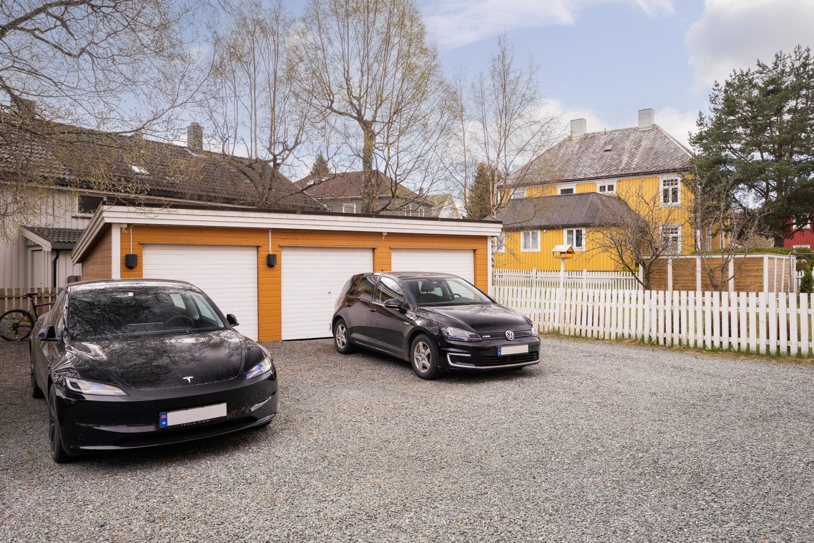 Her får man også biloppstillingsplass, samt ekstra plass for besøkende på sameiets tomt. Galleribilde