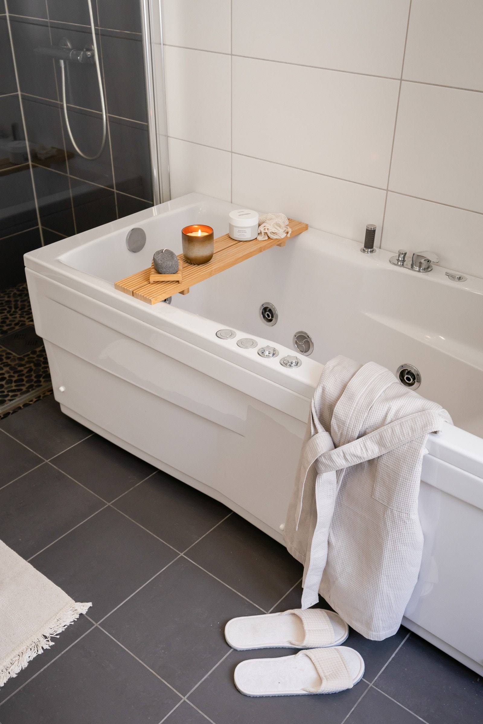 Badet er fra 2014 og det er ikke registrert noe tegn til fukt. Galleribilde