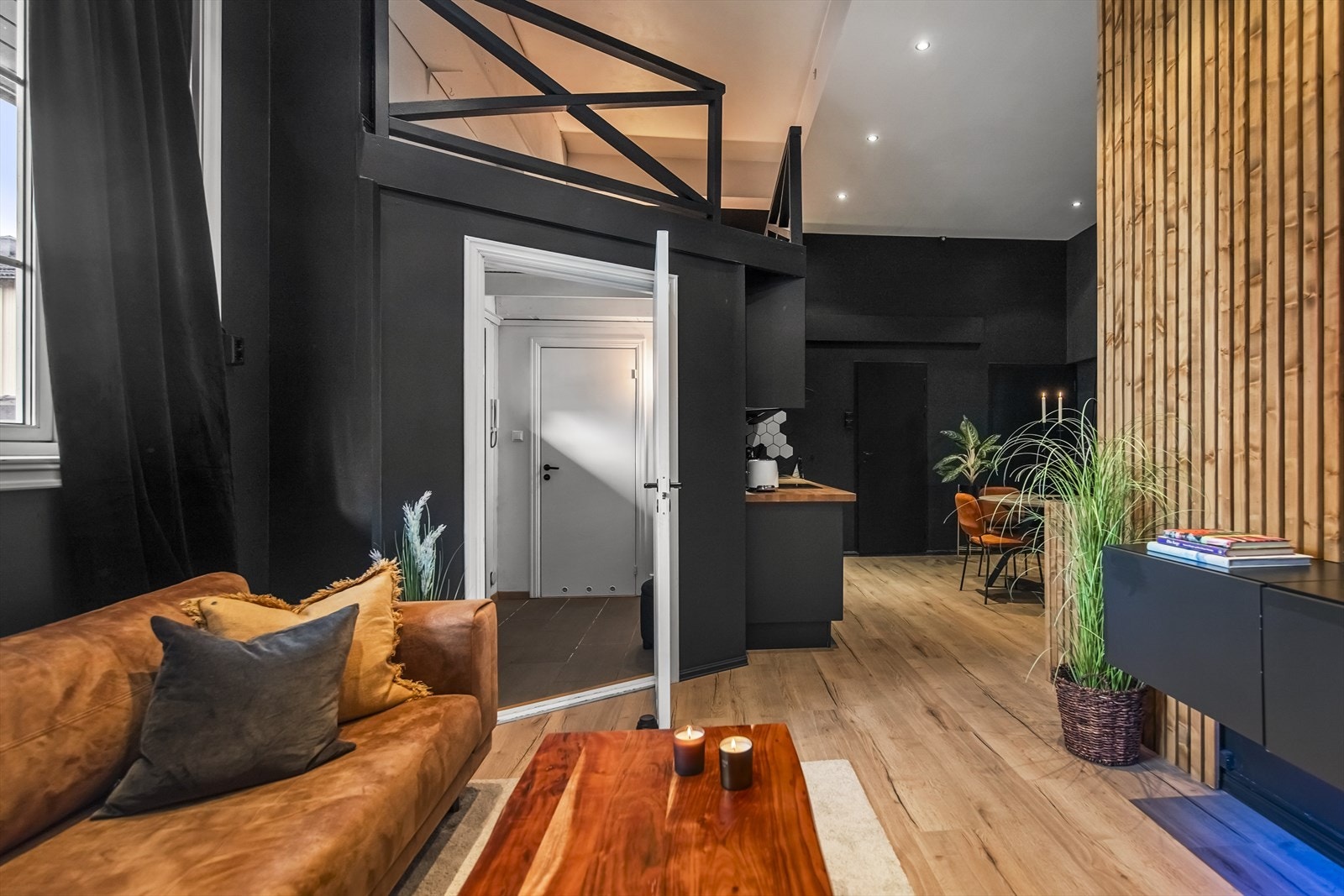 Nordvik v/Jørgen Nyhus har gleden av å presentere St. Olavs gate 1b og denne urbane og råtøffe leiligheten i hjertet av Tønsberg Galleribilde