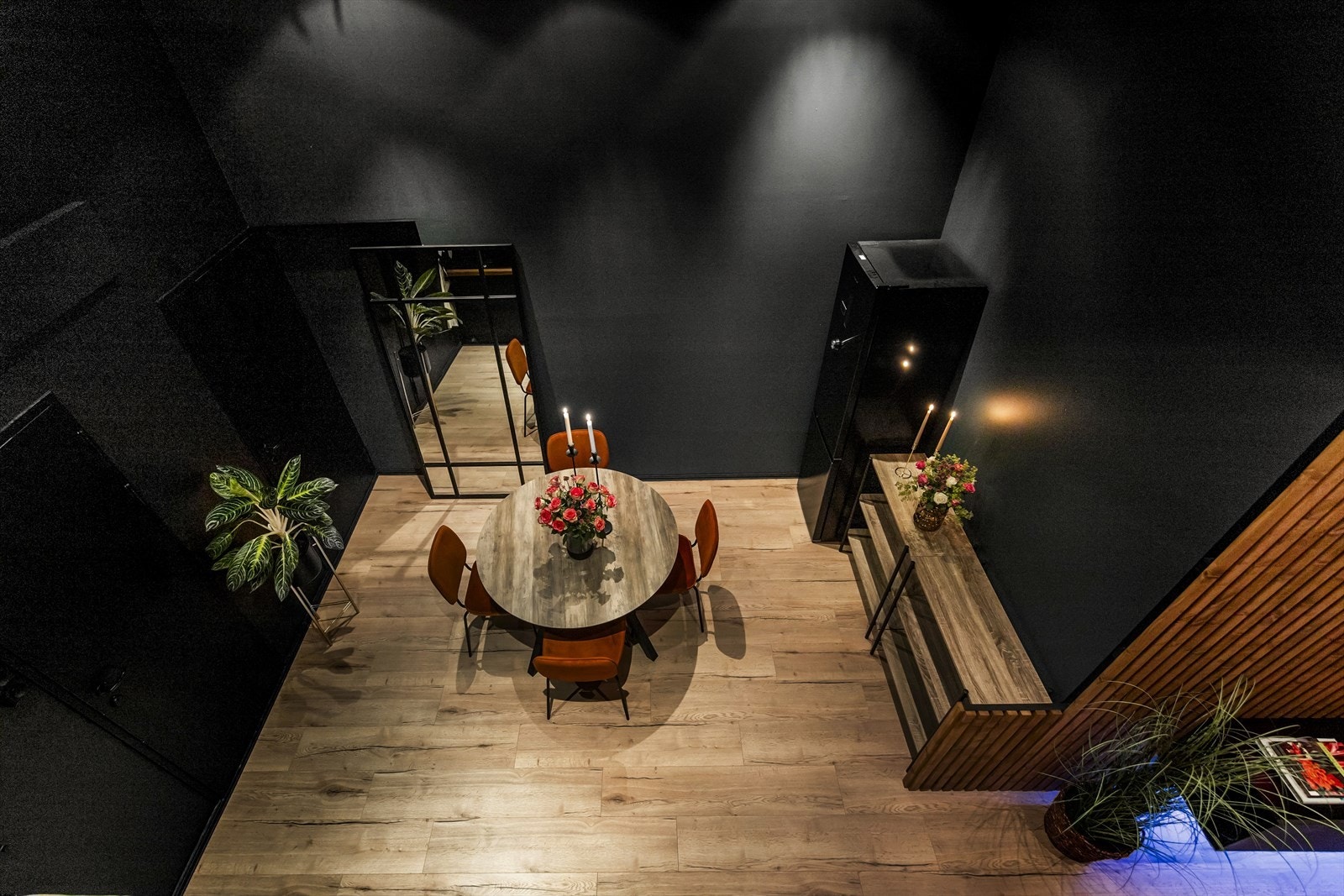 Det første du legger merke til når du går inn i stuen er takhøyden Galleribilde