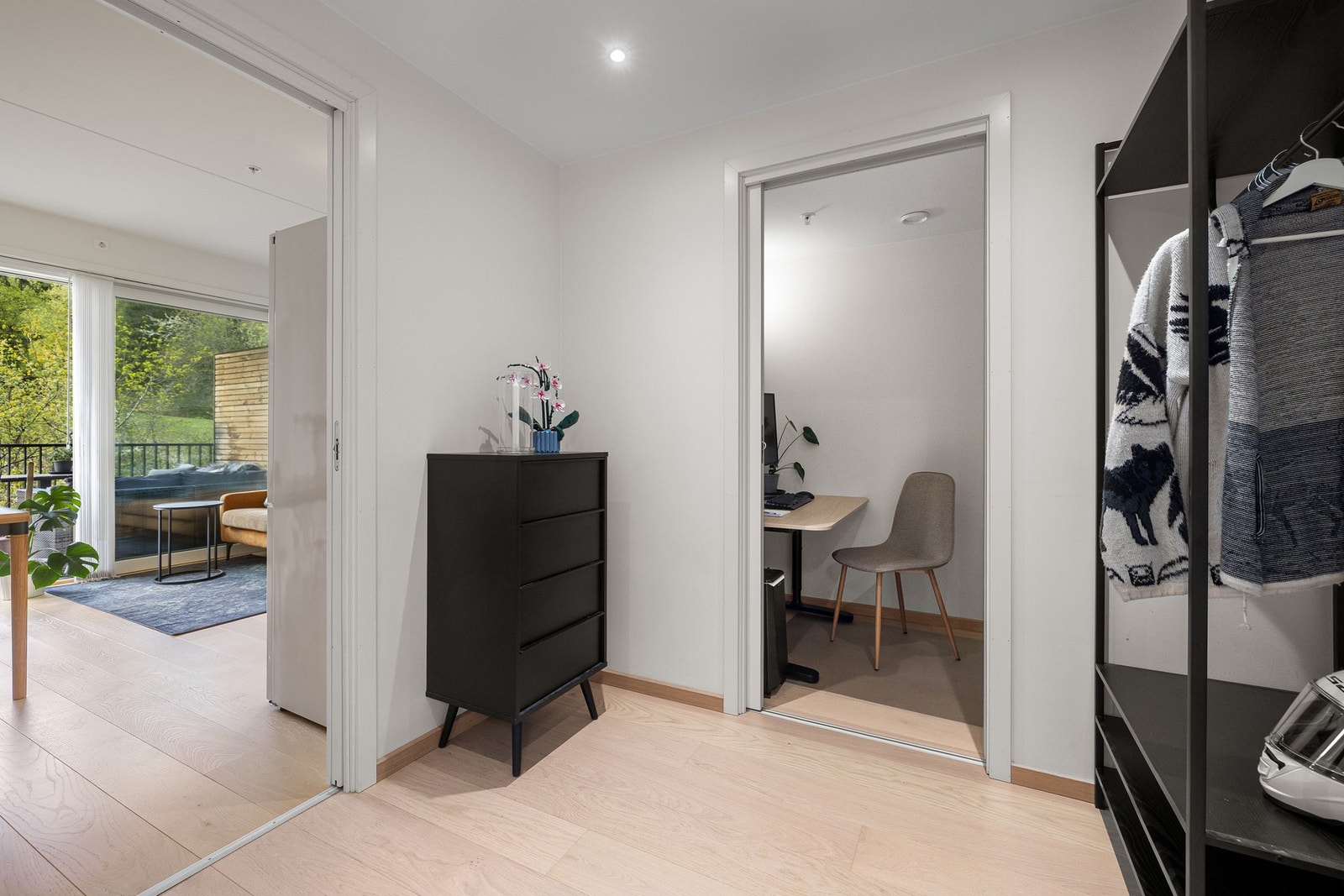 Tilknyttet entréen er det en praktisk bod på nærmere 3m². Galleribilde