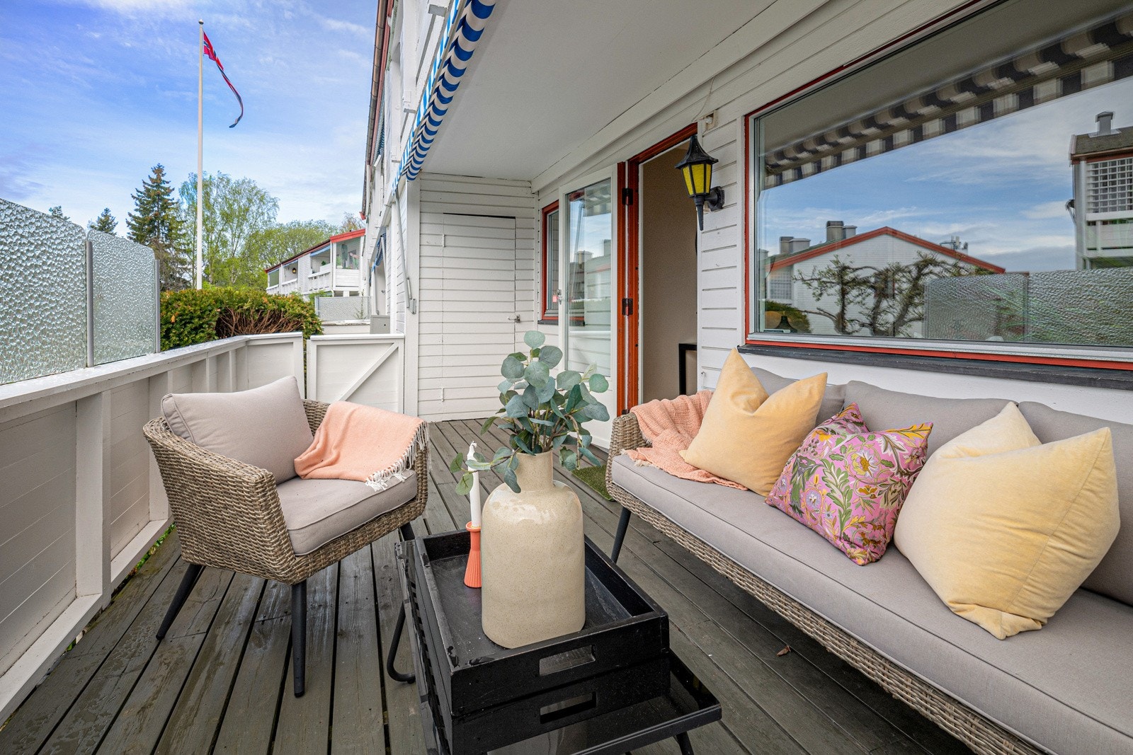 Elektrisk markise er deilig på de varmeste dagene Galleribilde