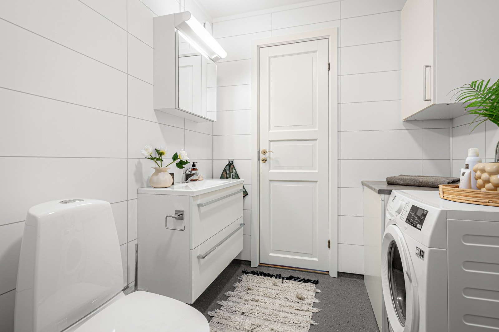 Badet ble pusset opp i 2018 med nye overflater på gulv og vegger samt nytt sanitærutstyr Galleribilde