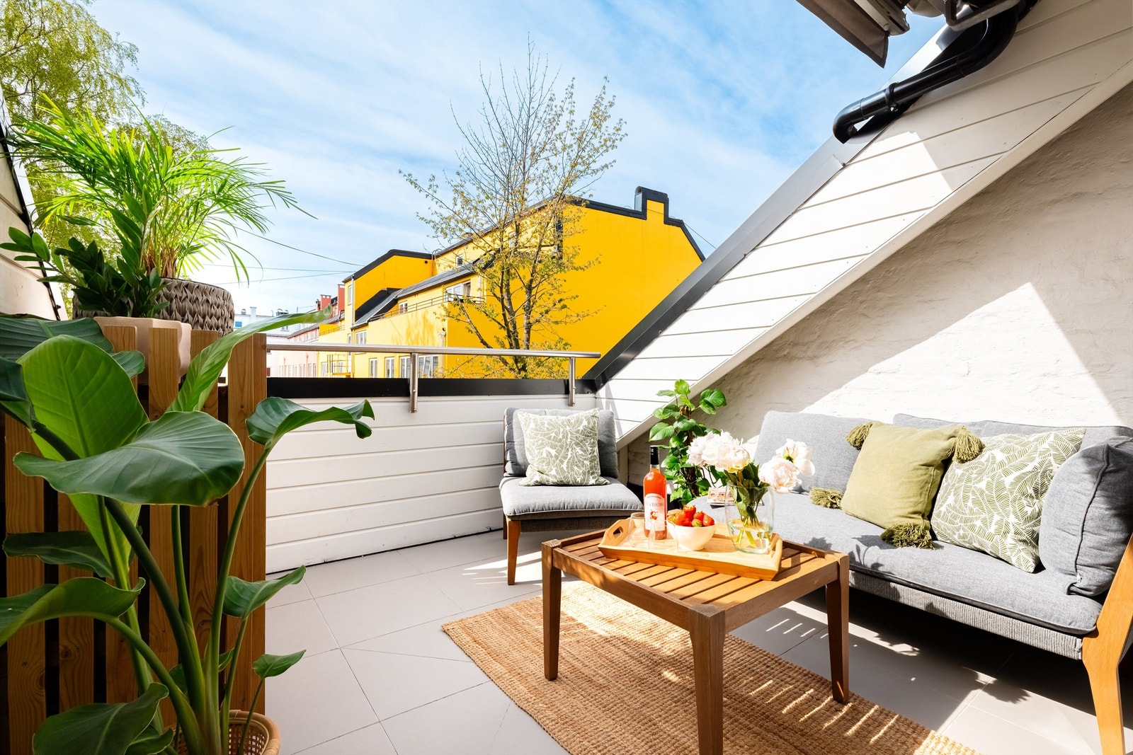 Takterrassen har også en praktisk markise for solskjerming om du skulle trenge det. Galleribilde