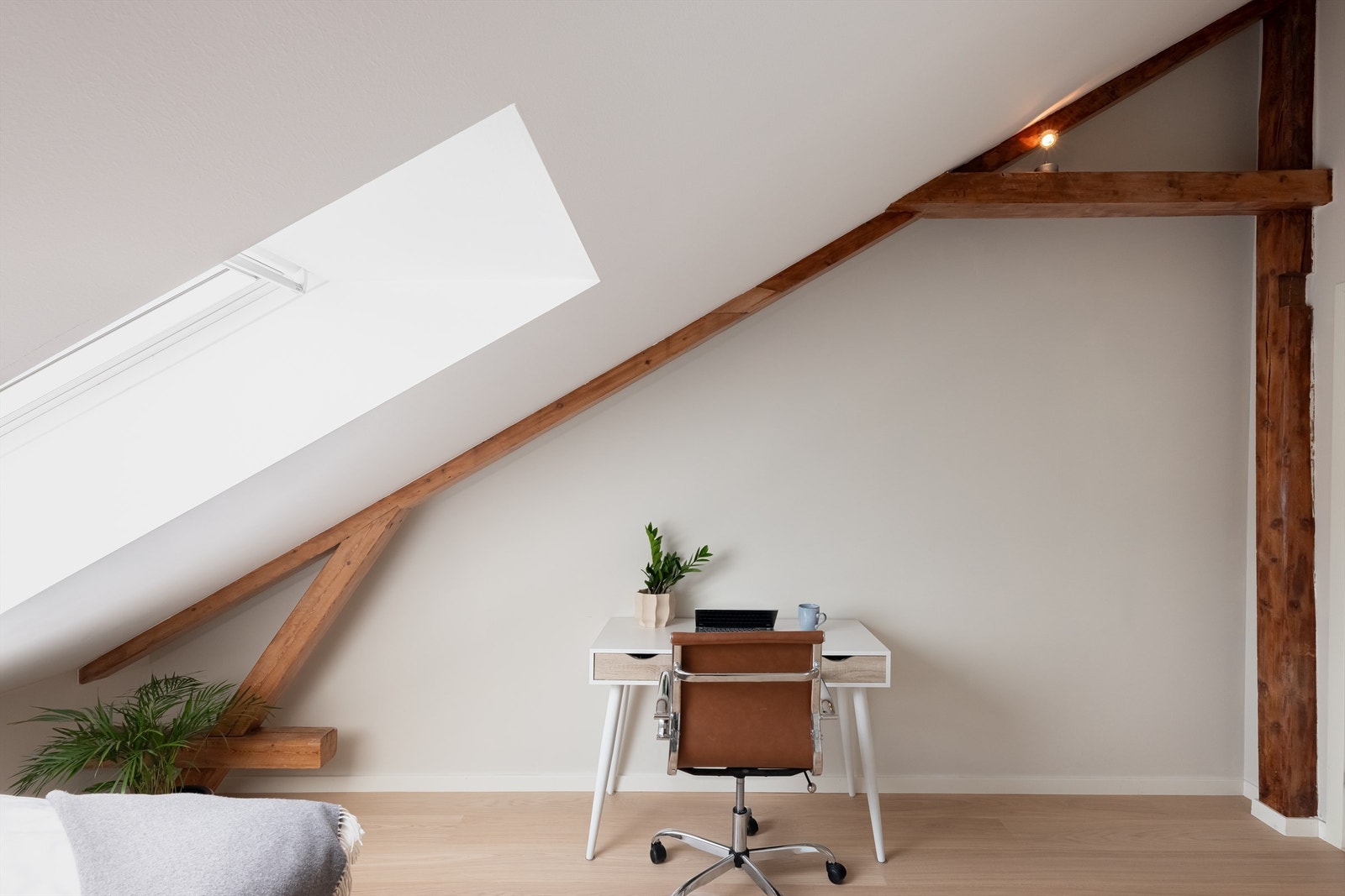 Her er det god plass til seng, pult eller annet ønskelig møblement. Galleribilde