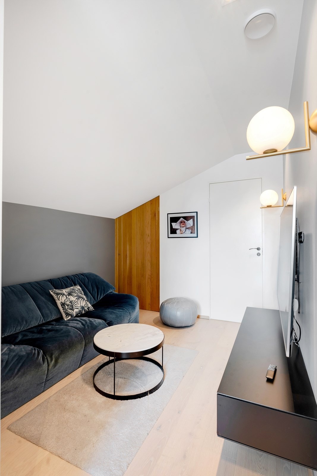 Toppetasjen har også en flott TV-stue, hvor man kan kose seg med en god film eller ta seg en øl mens Liverpool blir ligamestere! Galleribilde