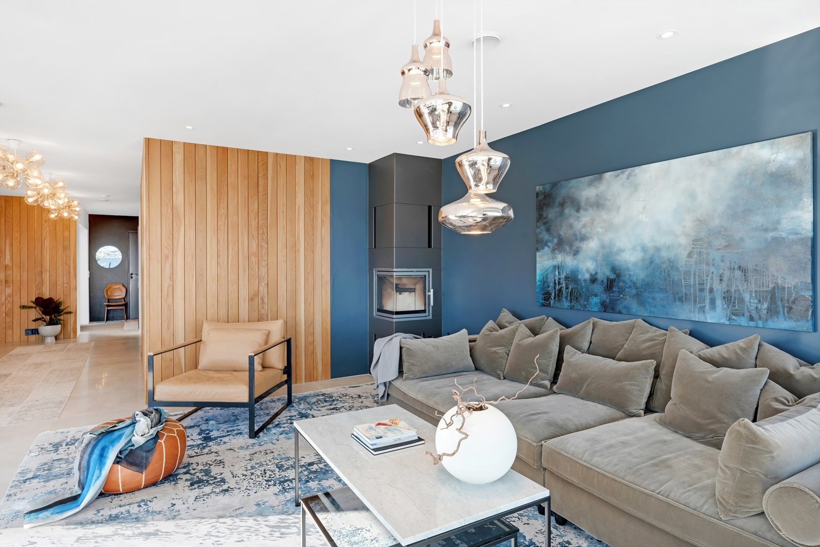 Boligen er oppført i 2017, og innehar en toppmoderne standard med eksklusive detaljer. Galleribilde