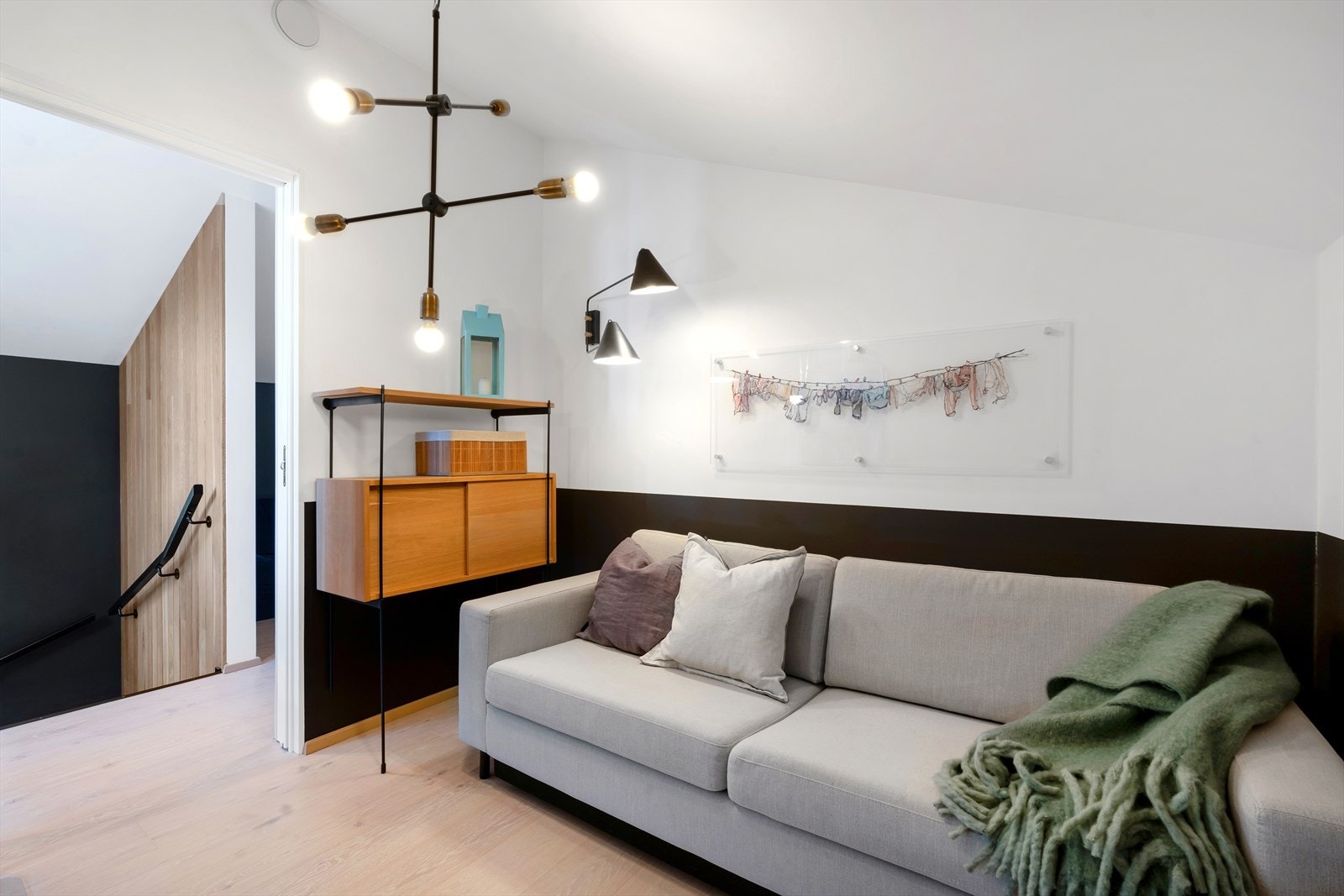 Boligens tredje soverom befinner seg på øverste plan, med mange ulike møbleringsmuligheter. Galleribilde