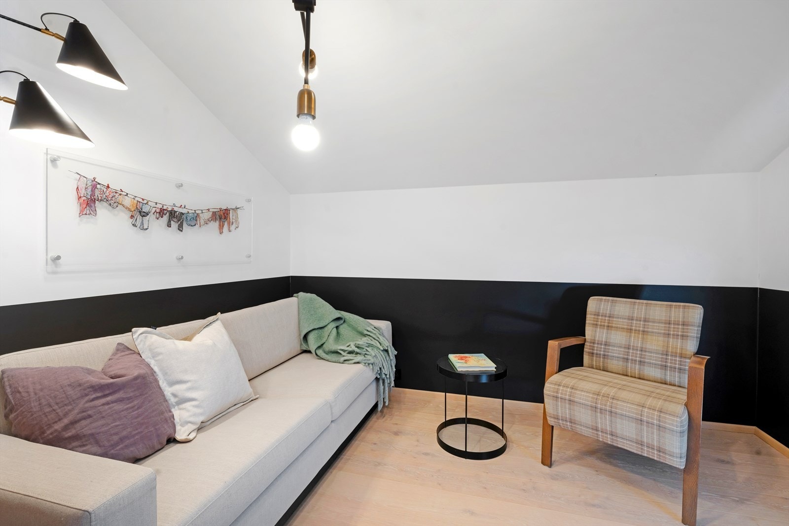 Soverommet har plass til stor seng, men passer også utmerket som lesekrok eller barnerom. Galleribilde