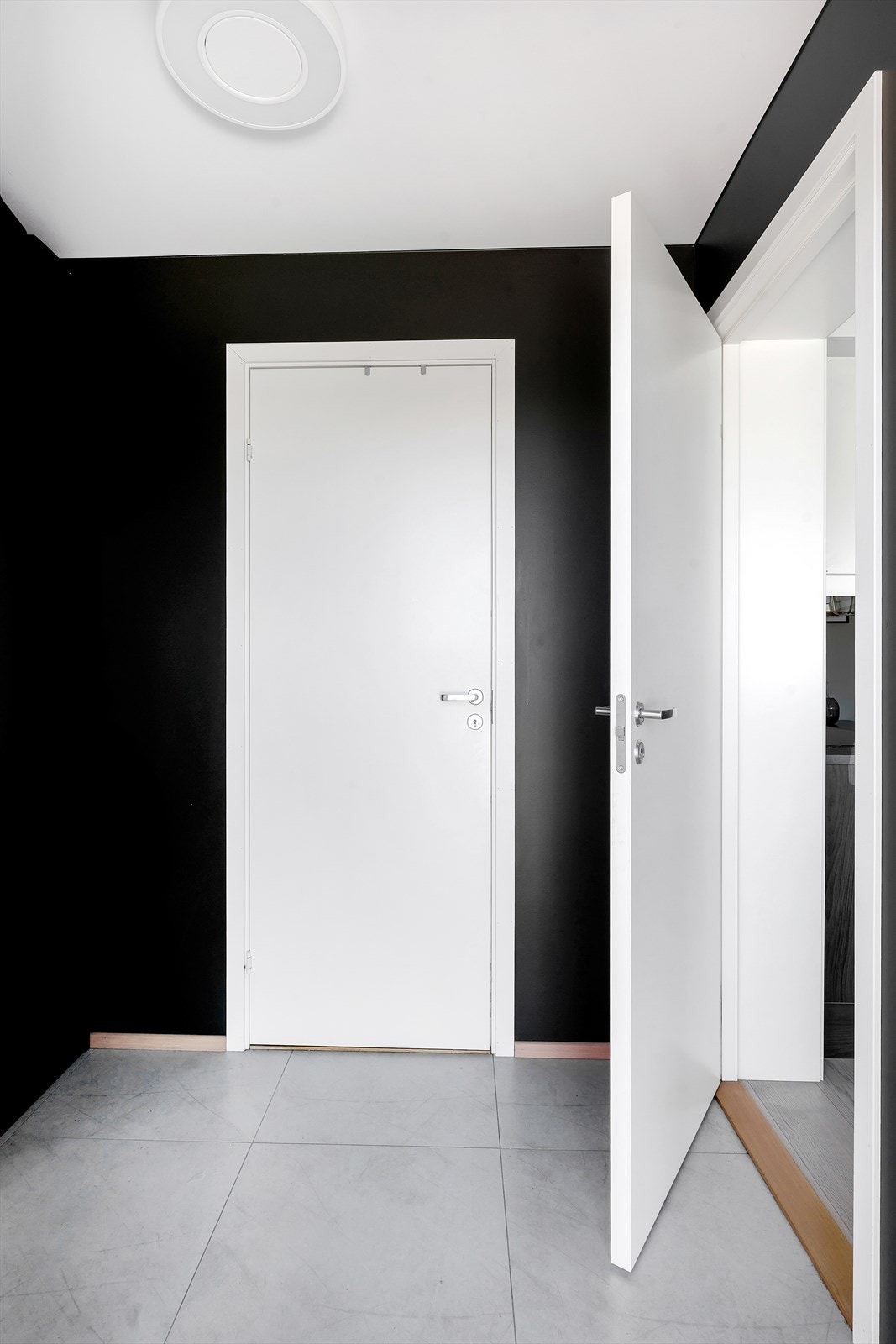 Flislagt entré, med varmekabler i gulv. Galleribilde