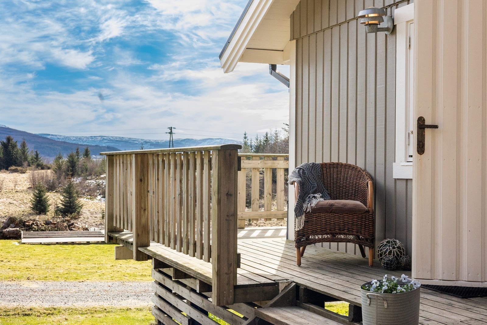 Trivelig sitteplass ved inngangspartiet. Galleribilde