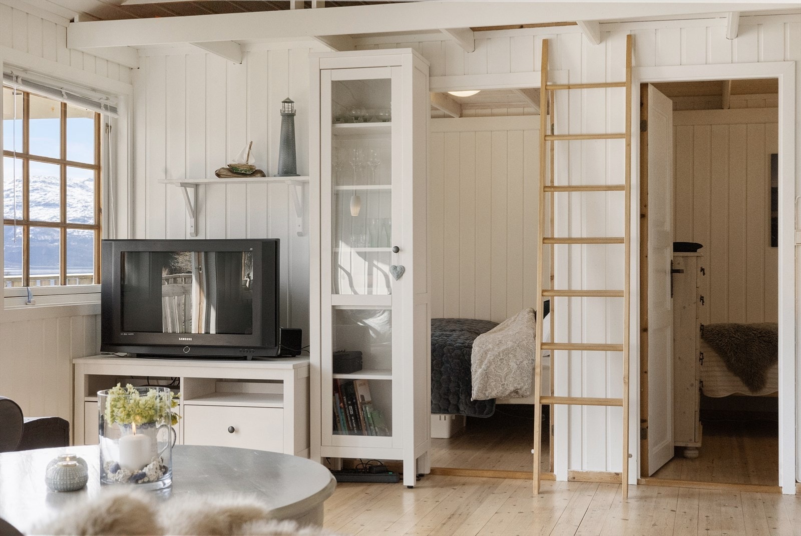 Mot de to siste soverommene og stige til hems. Galleribilde