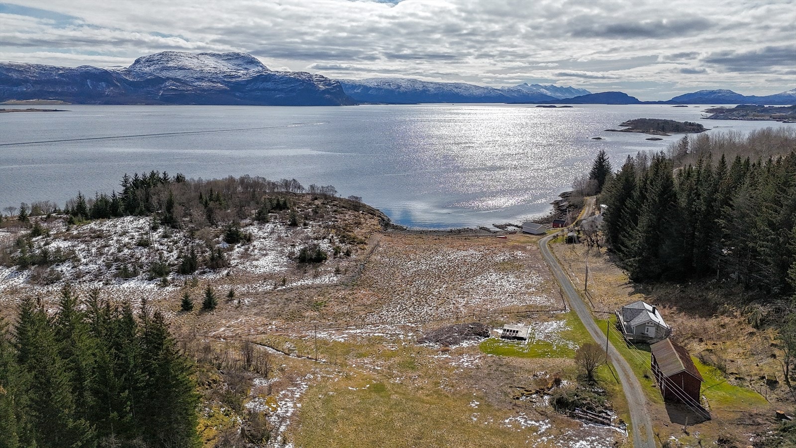 Tomten er på hele 3 031kvm! Galleribilde