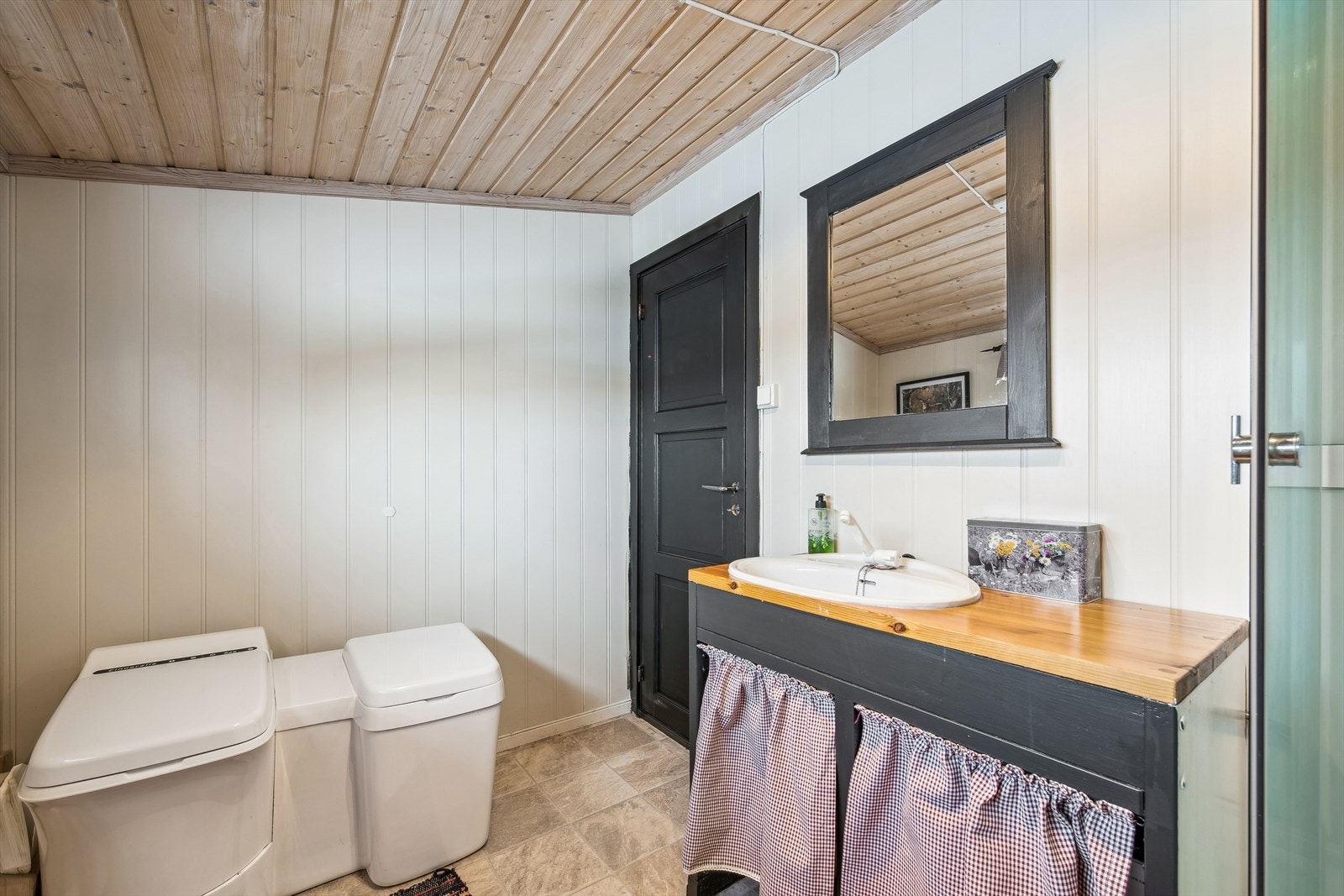 Enkelt baderom. Rommet er ikke omsøkt - se pkt. Ferdigattest. Galleribilde