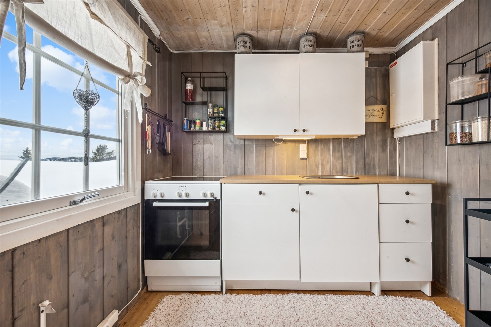 Praktisk og trivelig hyttekjøkken. Galleribilde