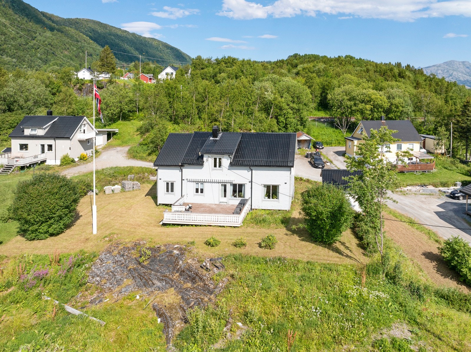 Boligen ligger i et rolig nabolag. Galleribilde