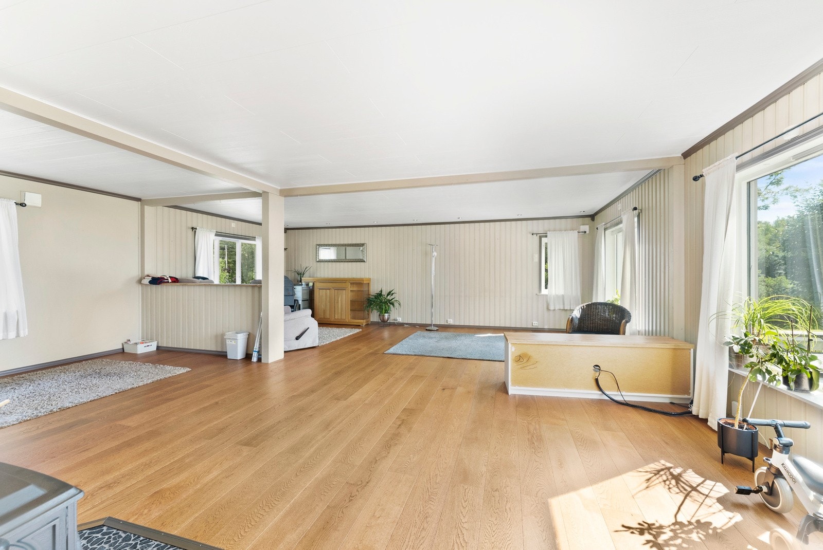 Store vindusflater som slipper inn godt med natulig lys. Galleribilde