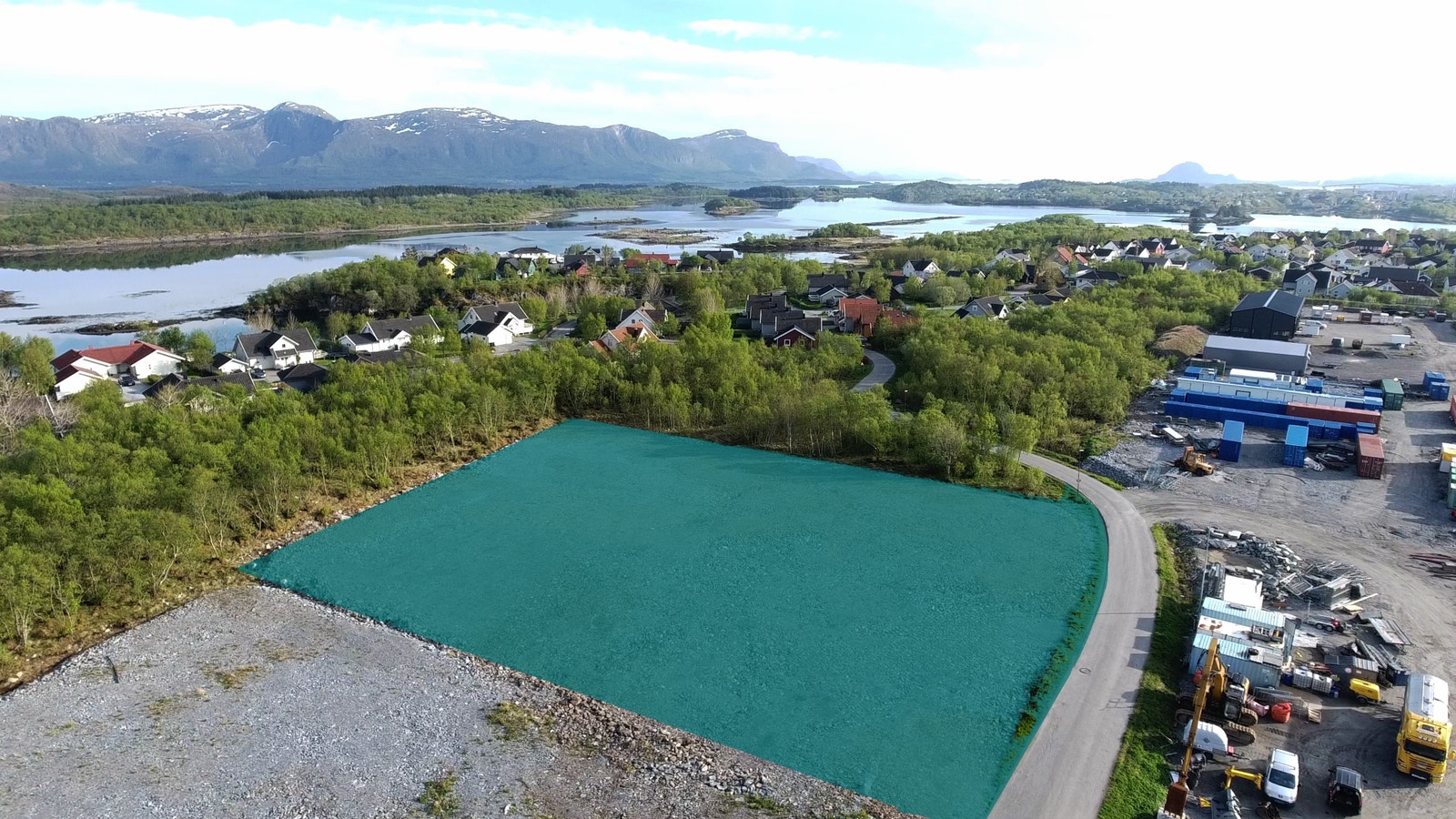 Salhusmarka 20 | Bilde fra øst (Tomten markert grønn) Galleribilde