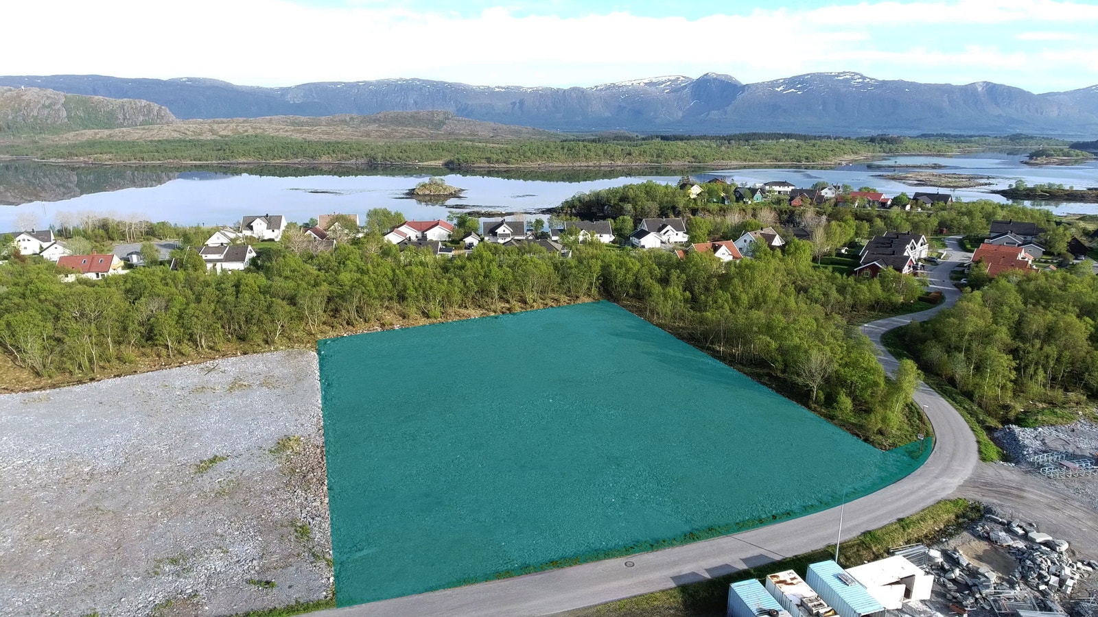 Salhusmarka 20 | Bilde fra nord (Tomten markert grønn) Galleribilde