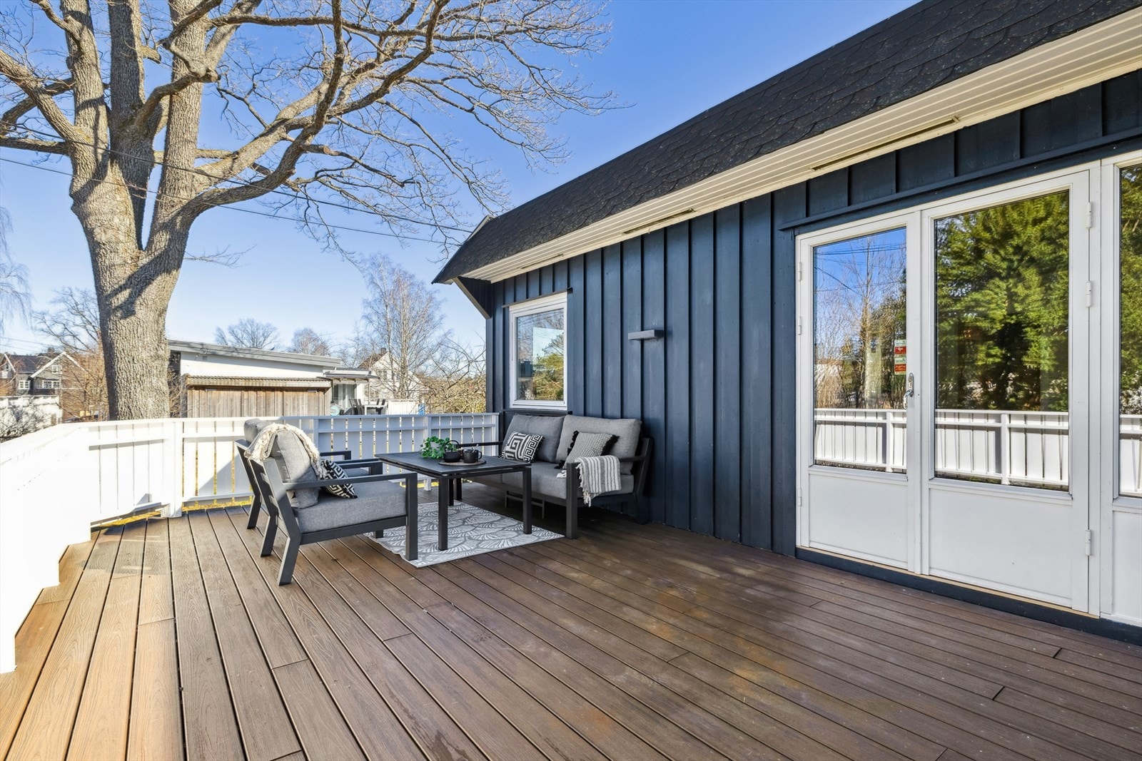 Vestvendt terrasse på ca. 24 m² Galleribilde