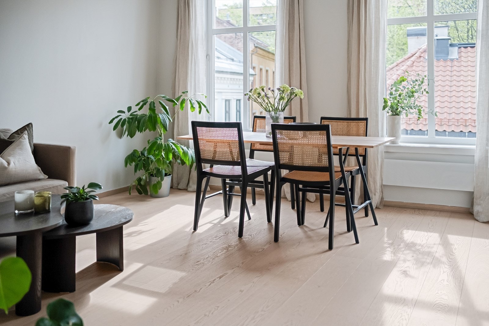 Leiligheten er malt i delikate og tidsriktige farger. Galleribilde