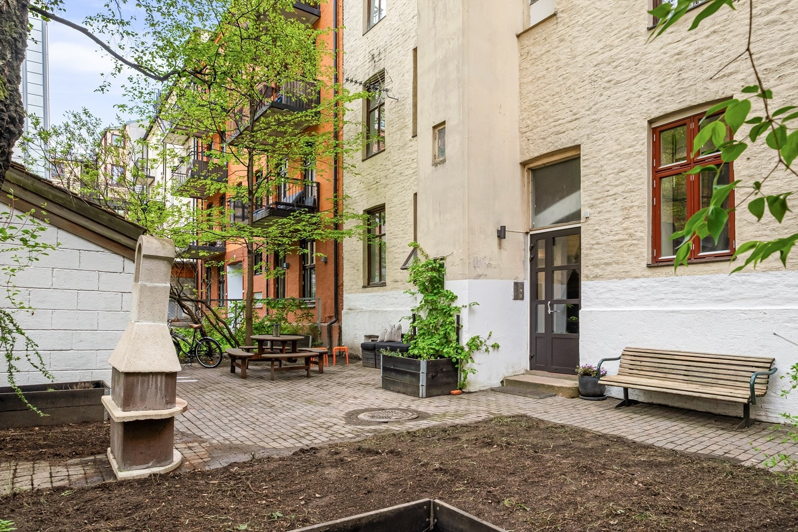 Her finner du blant annet utemøbler og sykkelparkering - alt tilrettelagt for både rekreasjon og hverdag. Galleribilde