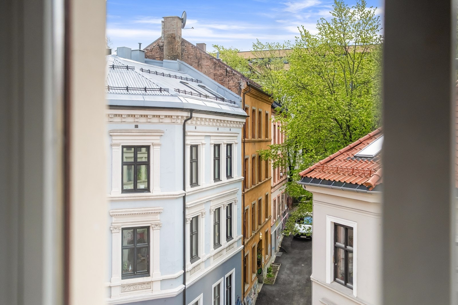 Det er svært lite innsyn til leiligheten. Galleribilde