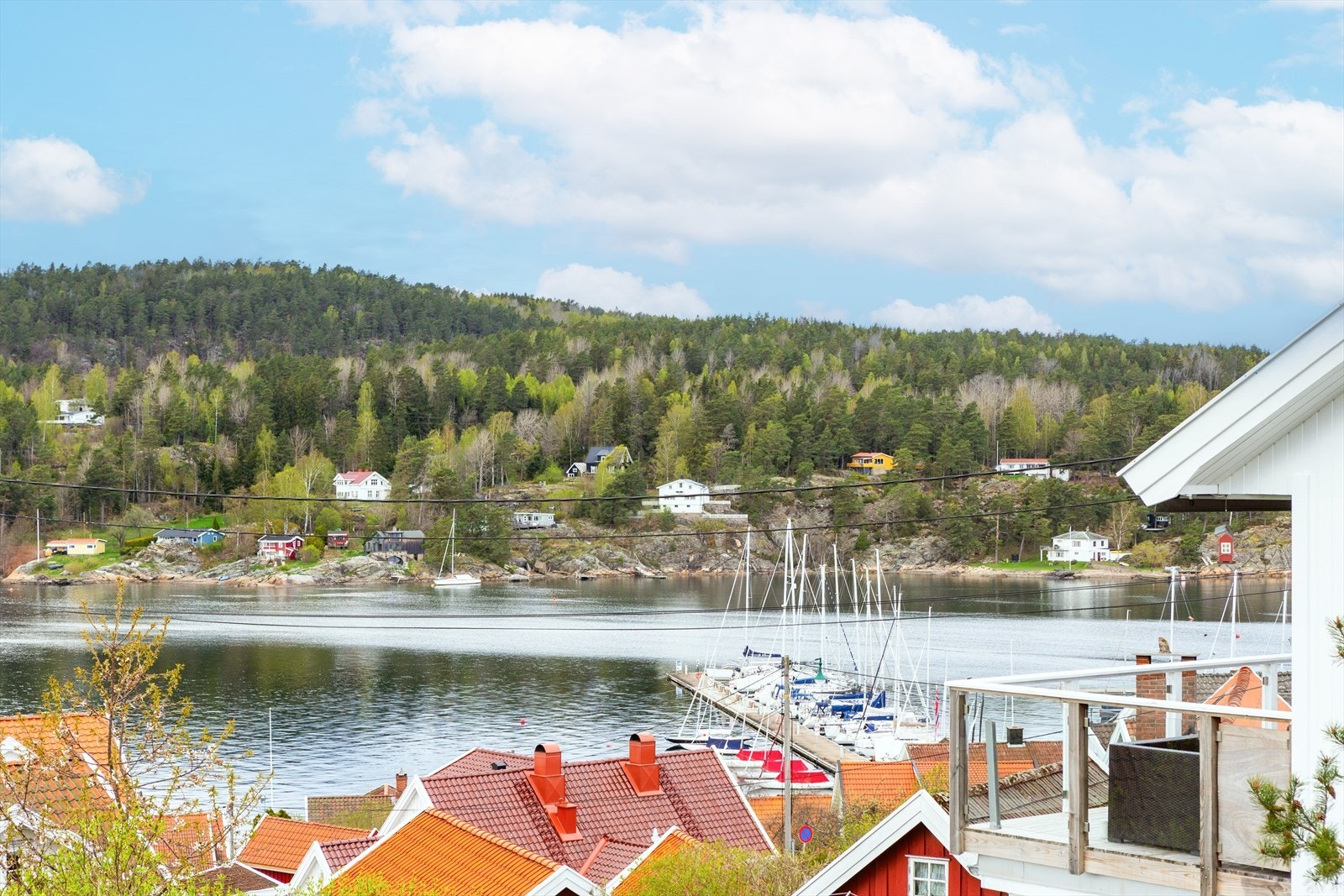 Har du båt er det muligheter for øyhopping til bl.a. Sauholmen, Gjøva og Bile. Galleribilde