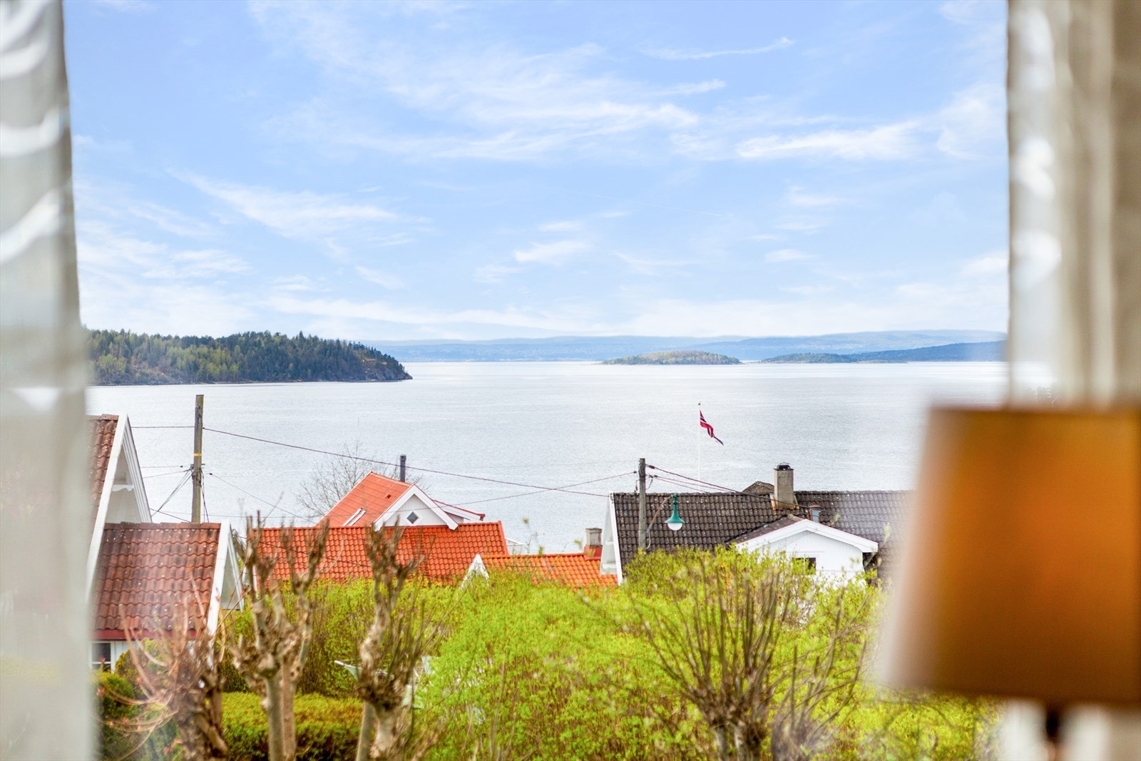 Nydelig sjøutsikt fra stuen. Galleribilde