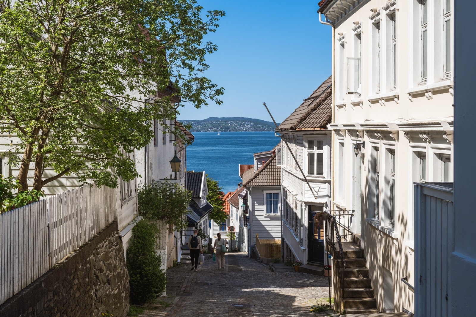 Koselige gamle bygårdsgater i nabolaget. Galleribilde