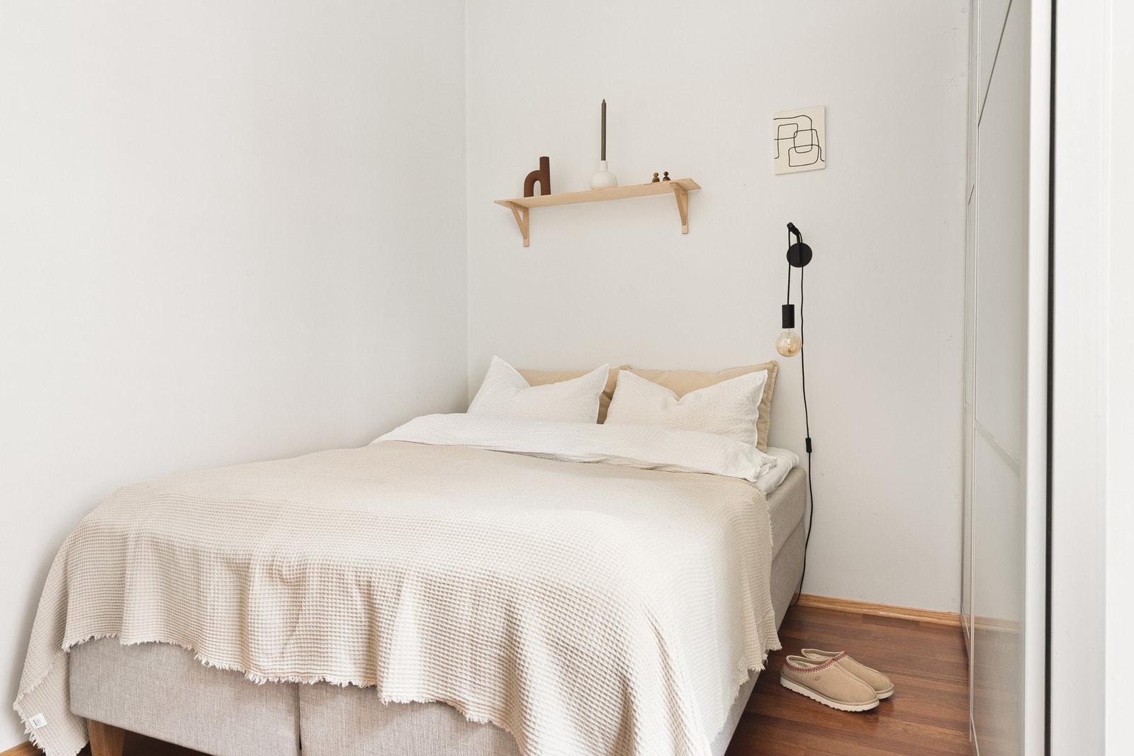 Samme gode atmosfære som i øvrige oppholdsrom, med slette, lyse vegger og god takhøyde. Galleribilde