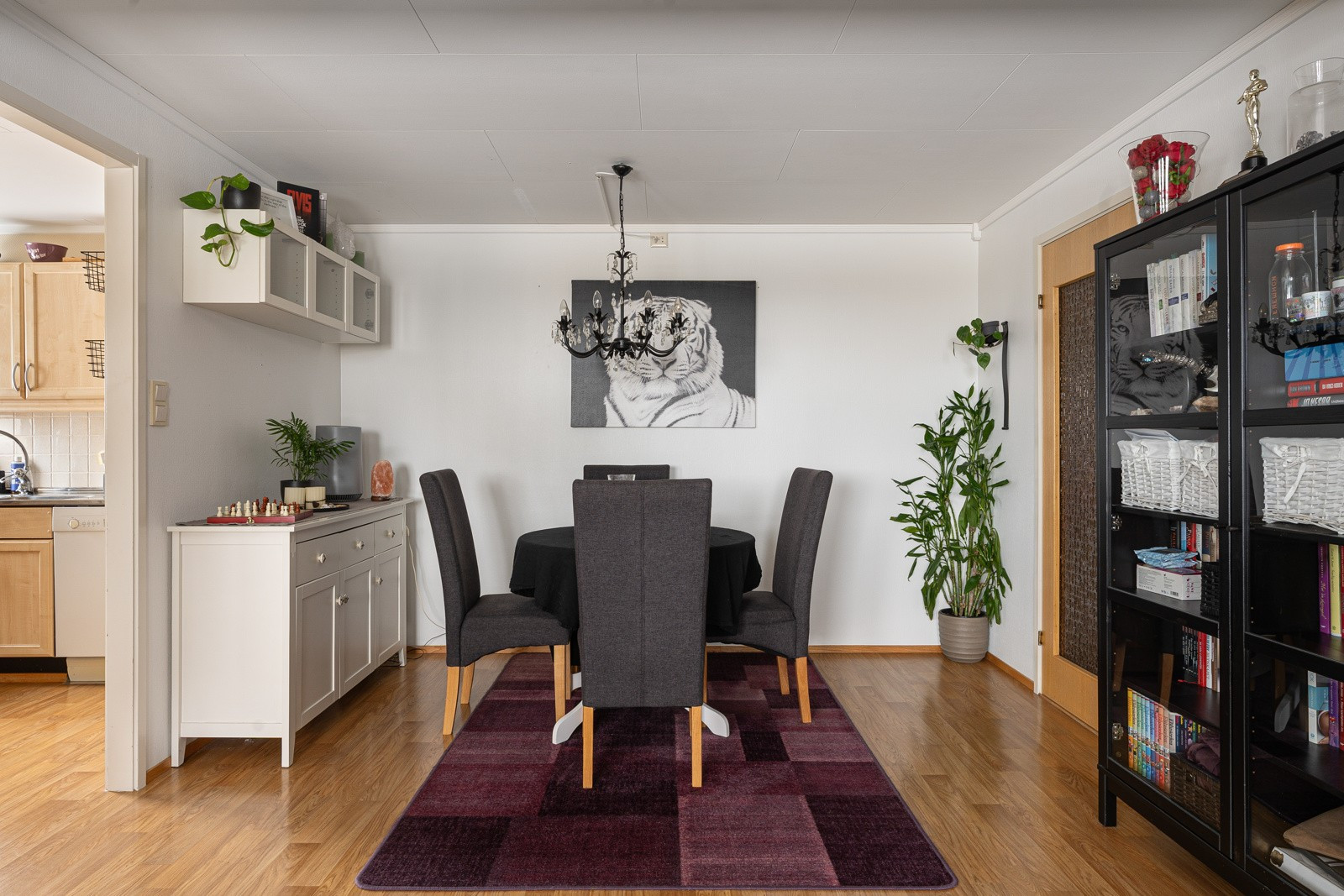 God plass til stor spisestue.