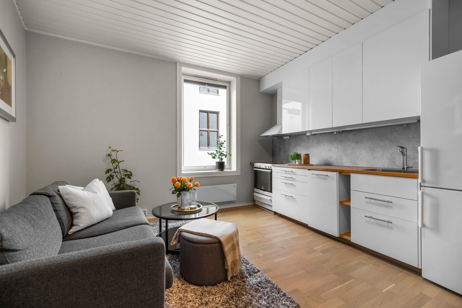 Flott innredning fra Ikea 2015. Kjøkkenet ble flyttet fra dagens soverom til stuen i 2021. Galleribilde