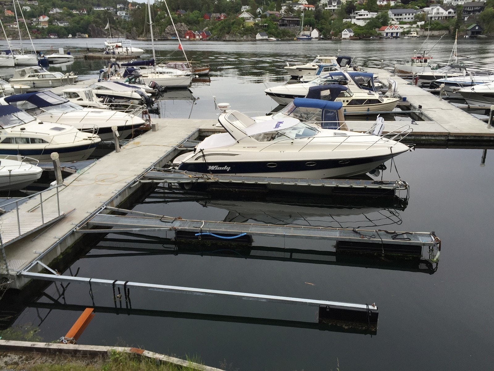 Mulighet for båtplass i marina like ved - kan medfølge etter avtale/tillegg i pris. Galleribilde