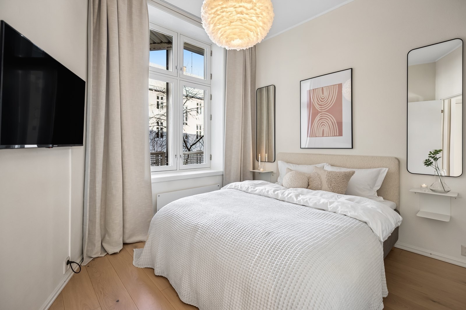 Leilighetens soverom er vendt inn mot bakgård og er av god størrelse. Galleribilde