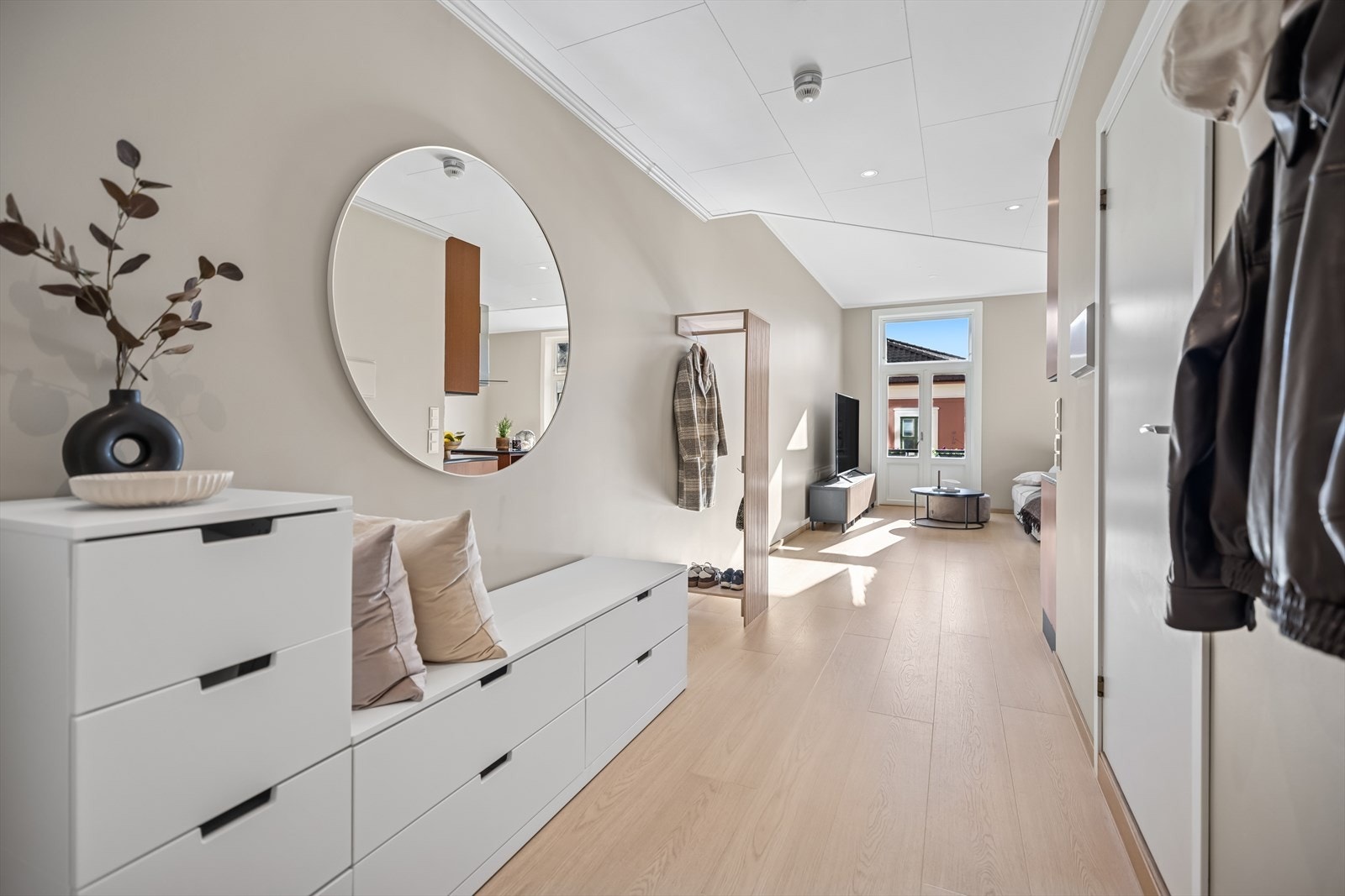 Entréen er av god størrelse og har god plass til garderobeløsning. Galleribilde