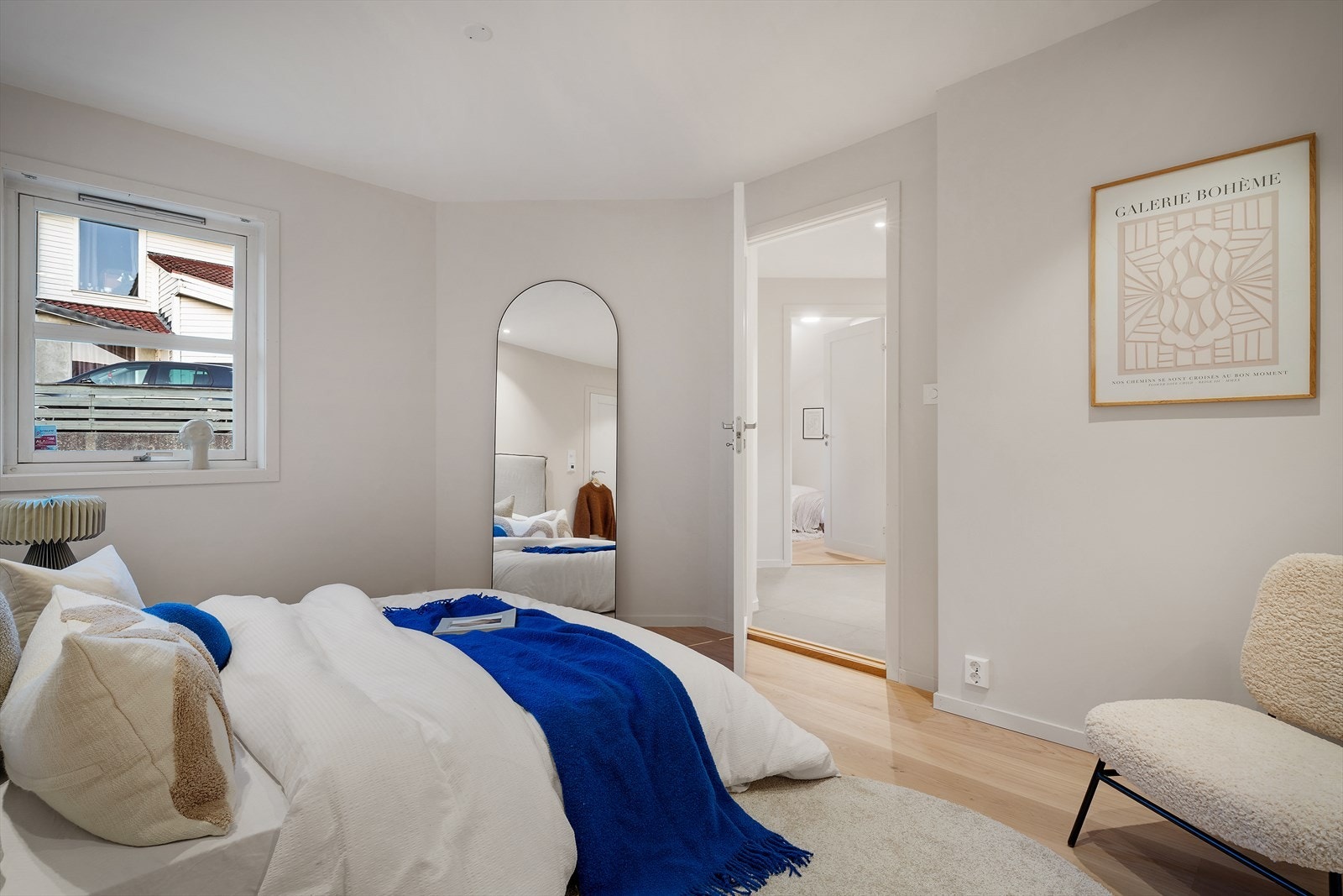 - På soverommet har du god plass til dobbeltseng i ønsket størrelse, samt øvrig møblement - Galleribilde