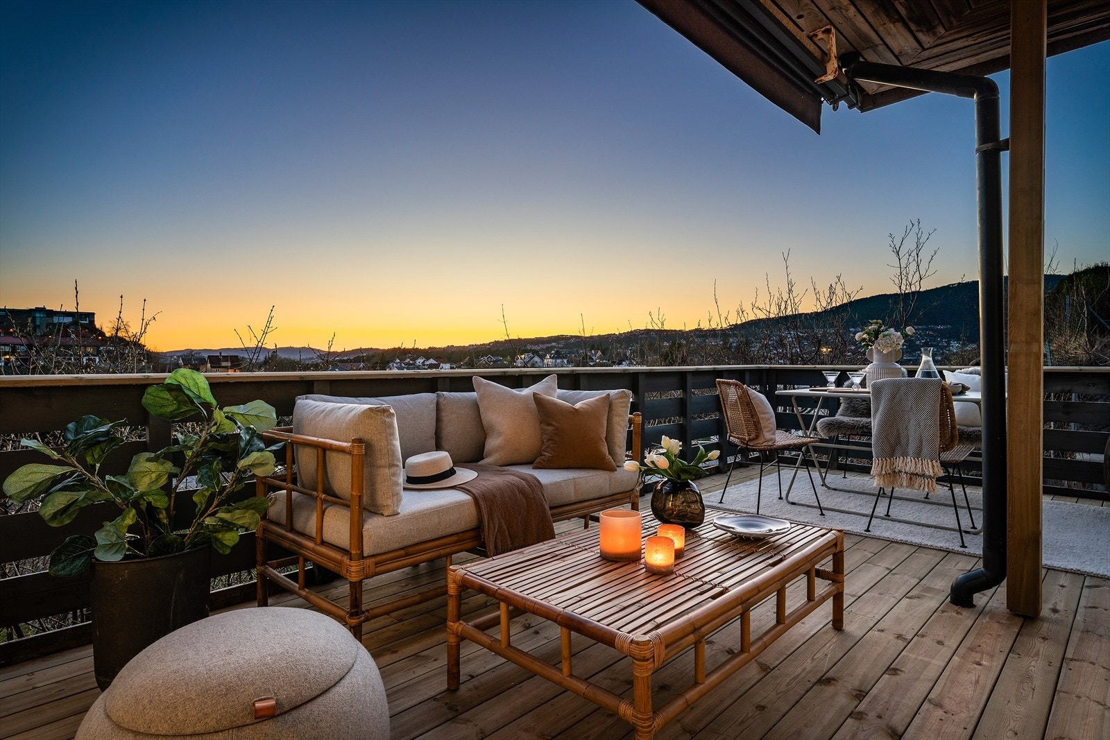 - Boligen har et samlet terrasseareal på 45m² fordelt over 2 plan - Galleribilde