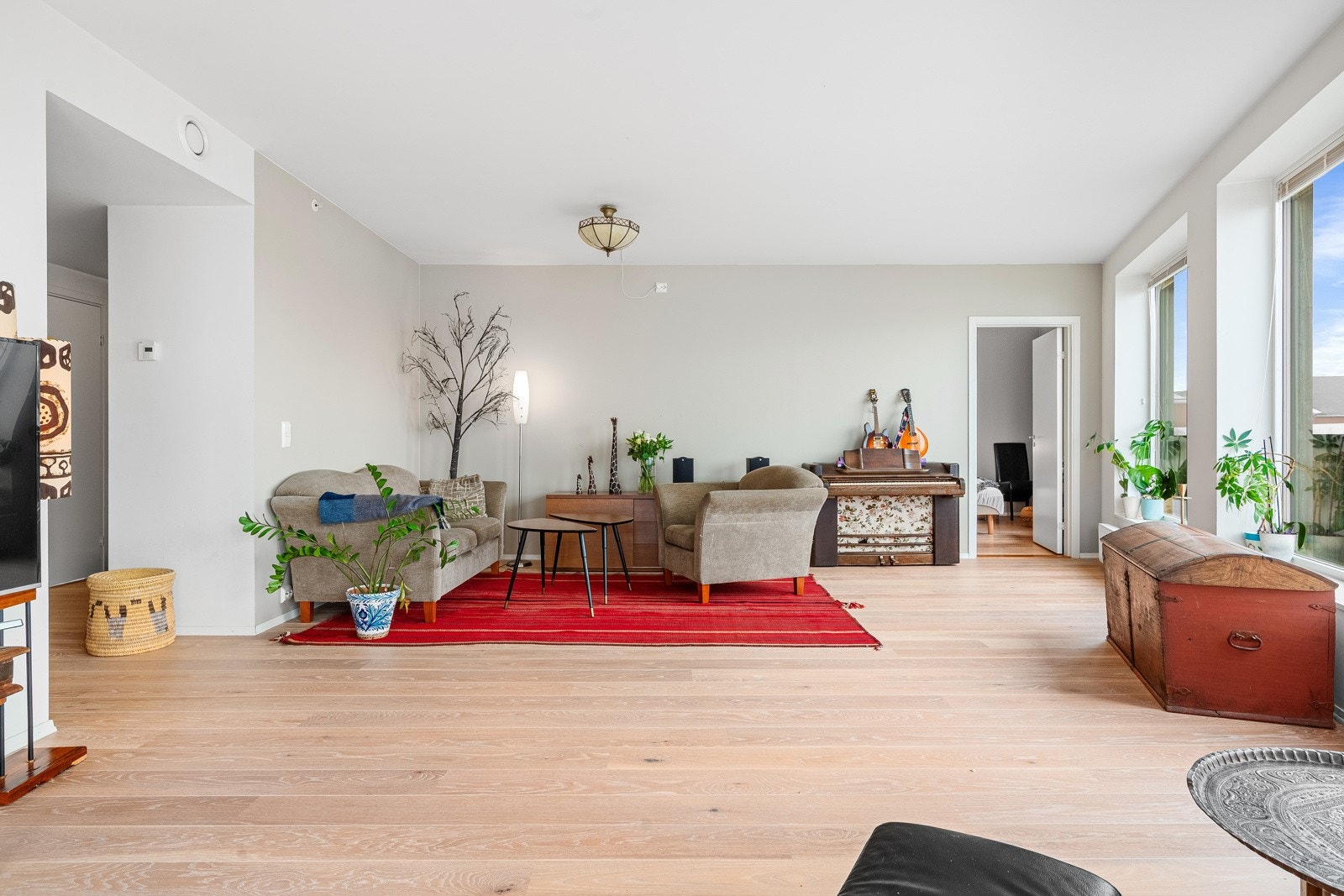 På gulvet er det en fin enstavs eikeparkett. Galleribilde