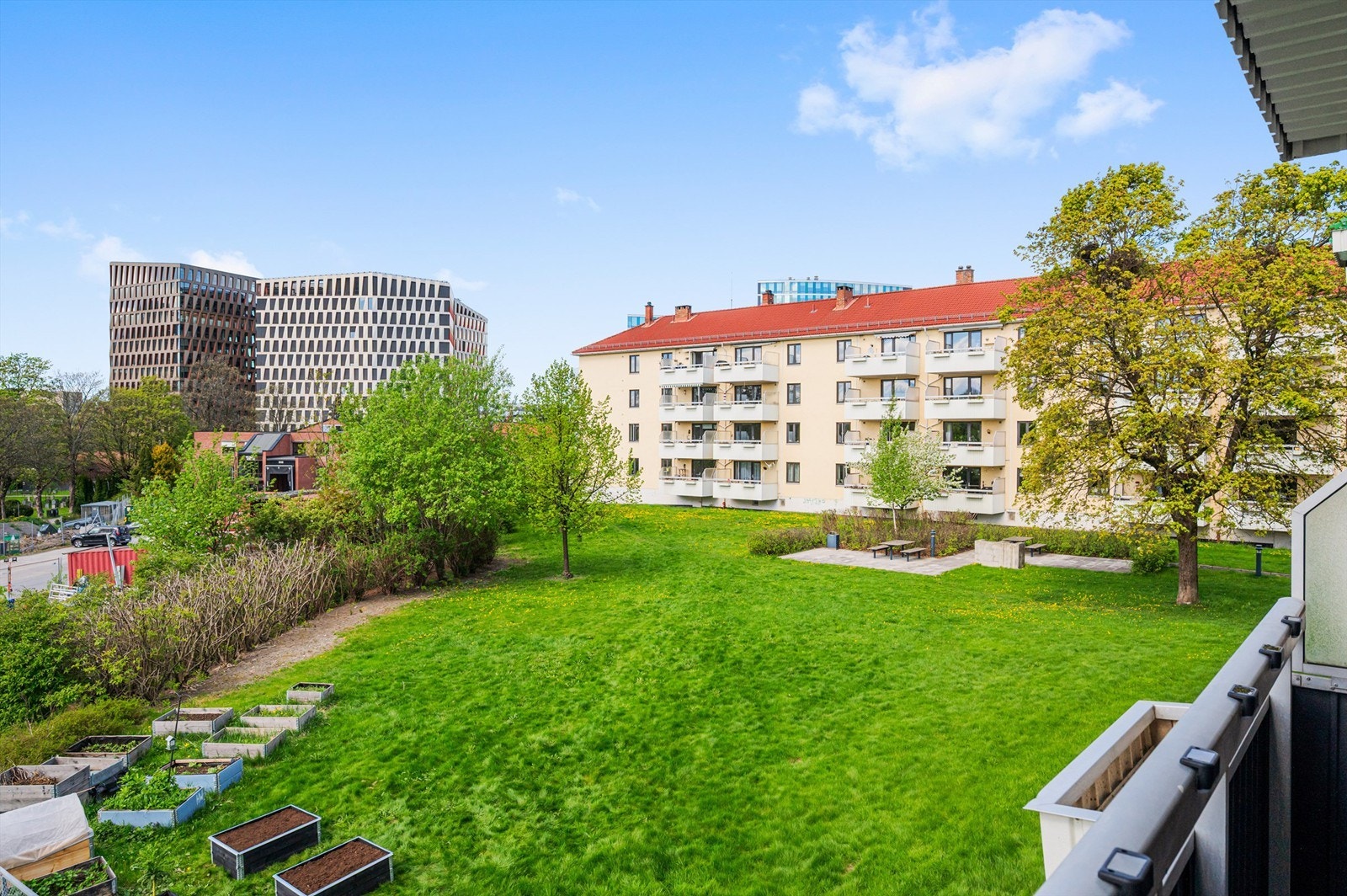 Alle vinduer og balkongdøren ble byttet i 2018 i regi av borettslaget. Galleribilde