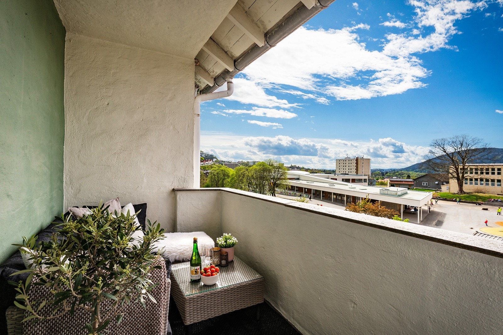 Fra stuen er det utgang til en 5 kvm balkong. Galleribilde