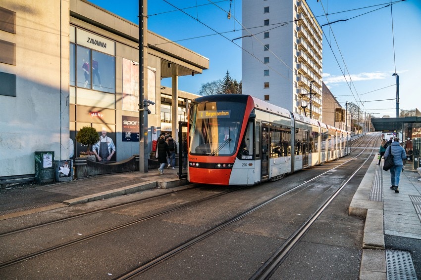 Fra boligen er nærmeste bybanestopp Sletten bybanestopp. Galleribilde