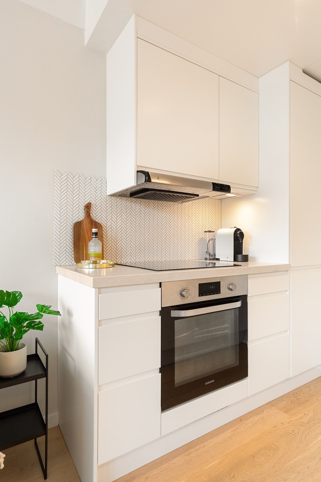 Fullverdig induksjonsplatetopp, og stekeovn. Galleribilde