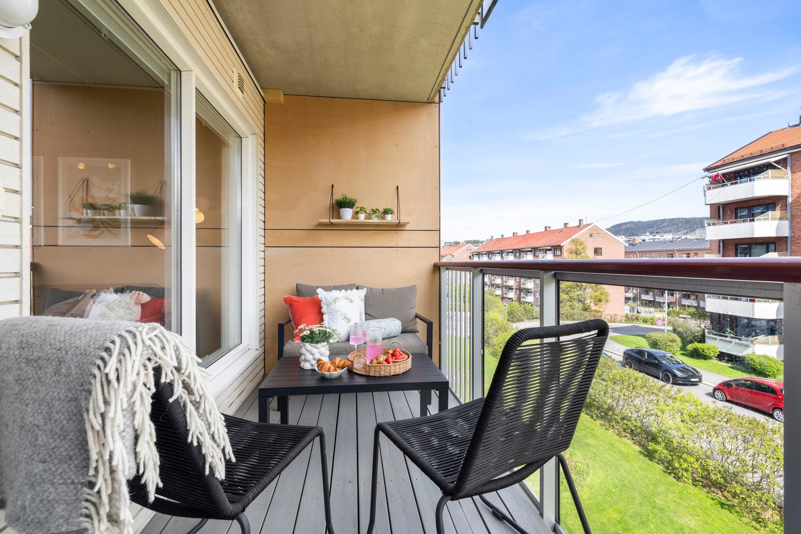 - Leiligheten har en praktisk planløsning med utgang til romslig terrasse fra stue - Galleribilde