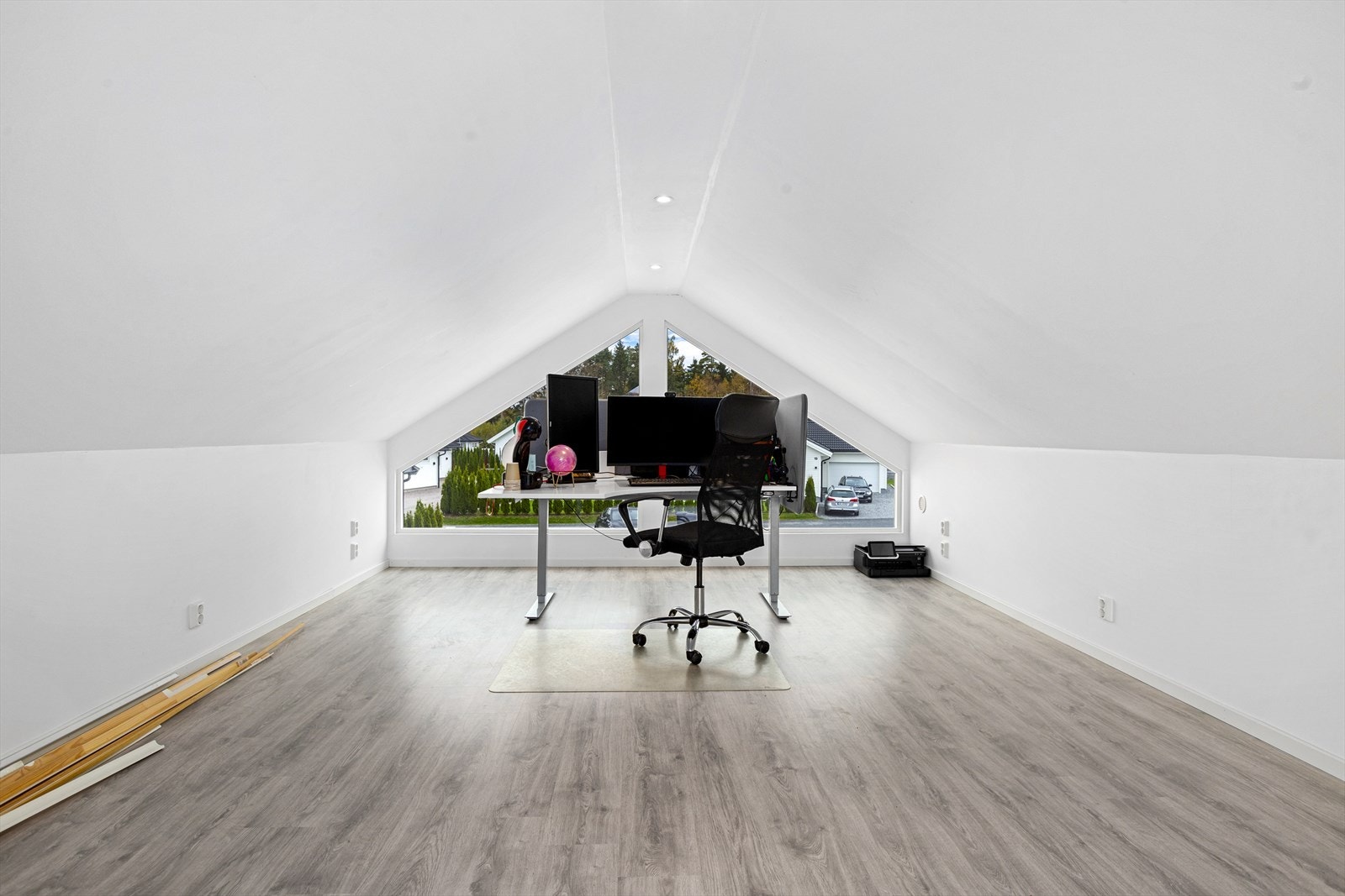 Isolert kontor/gjesterom over garasje Galleribilde