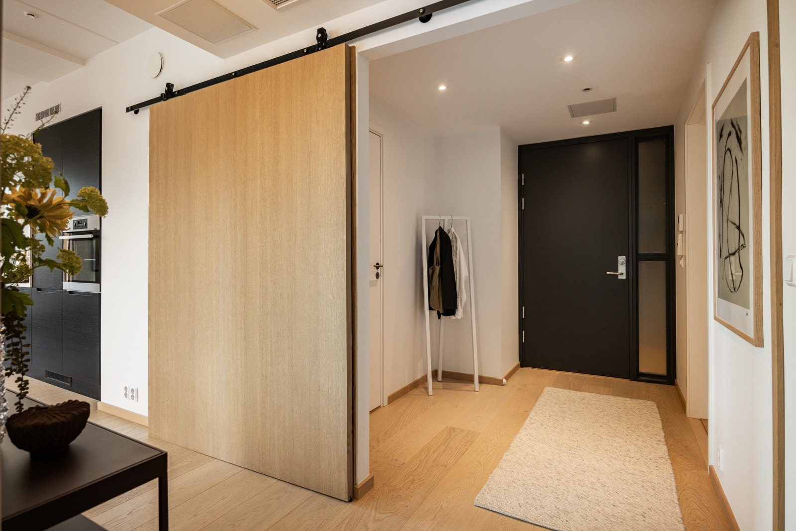 Lekker spesialtilpasset skyvedør i eik. Galleribilde