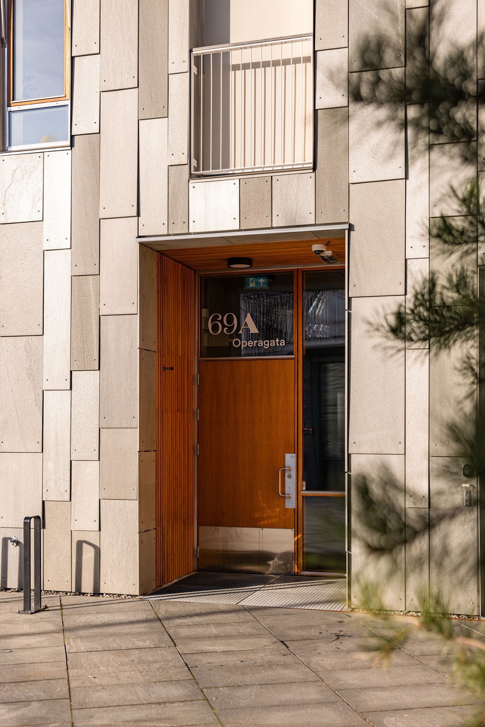 Her bor dere med middelbar nærhet til Sørenga sjøbad, kafféer, kollektivt, flere restauranter og Oslo sentrum. Galleribilde